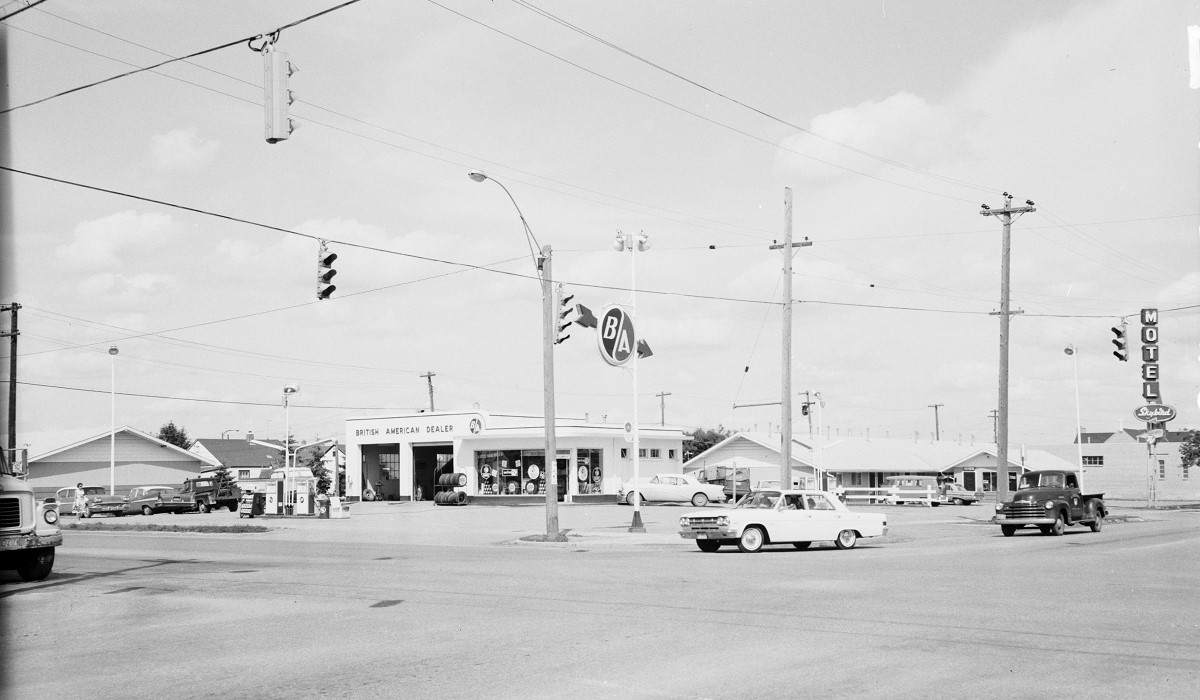 A service station and motel at the intersection of Idylwyld and 33rd.